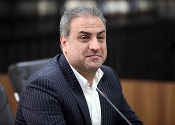 نایب رئیس فدراسیون کاراته در حال مصاحبه درباره عملکرد تیم ملی در مسابقات جهانی